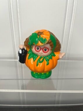 Little people pumpkin girl